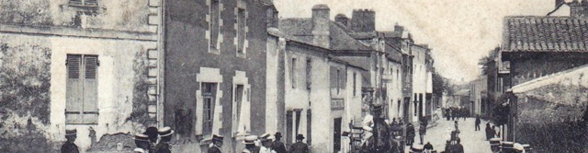 11 > La Haute rue, les commerces, la place de la Cohue et la maison Fouché